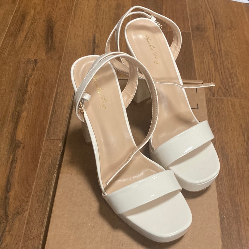 NWOT Elisabet Tang chunky platform high heels with ankle strap size 9
